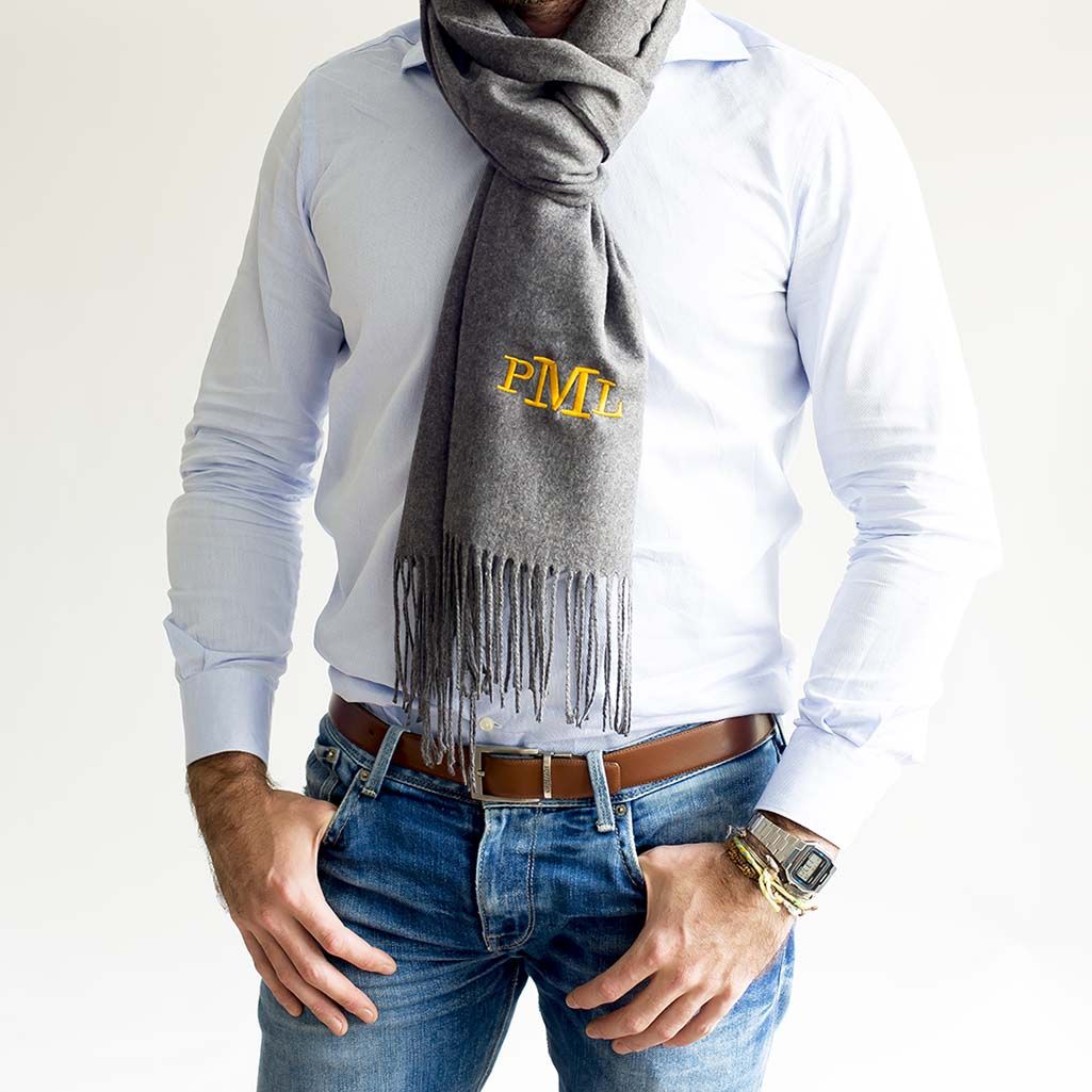 bufandas personalizadas con iniciales bordadas