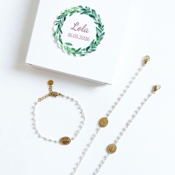 6 pulseras con virgen dorada