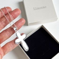 Cruz de plata grande grabada con nombre