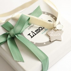collar terciopelo con estrella de plata grabada con nombre