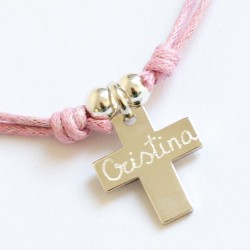 Cruz de plata con nombre grabado