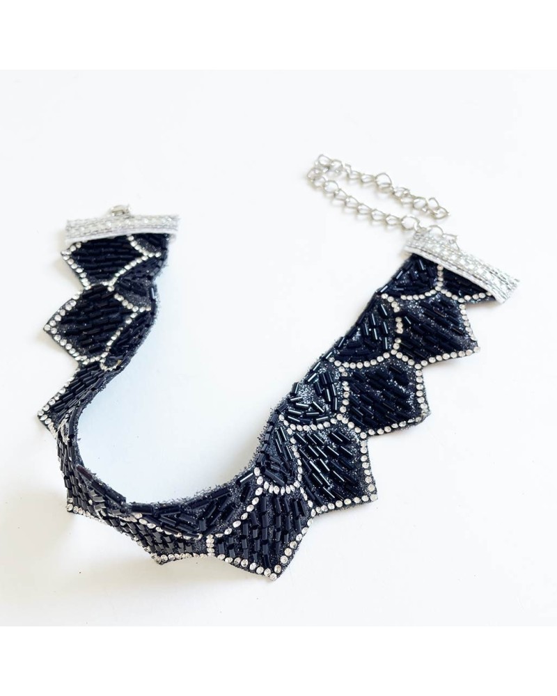 Gargantilla o choker de espejitos o cristalitos redondos.