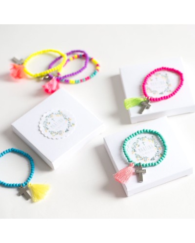6 pulseras con cruz grabada para invitados