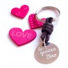 Llavero de plata grabado enamorados