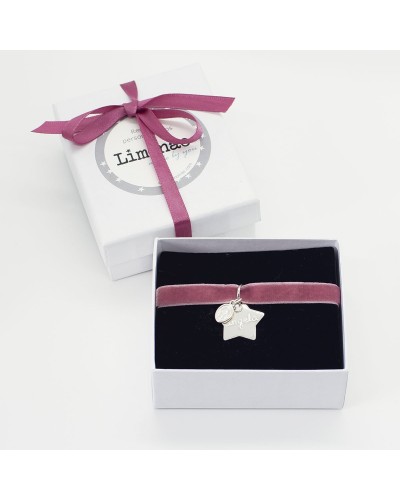 collar terciopelo con estrella de plata grabada con nombre