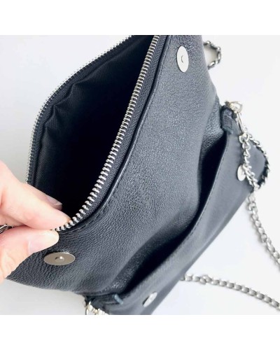 Bolso con dos cadenas e iniciales