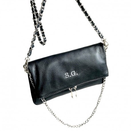 Bolso con dos cadenas e iniciales