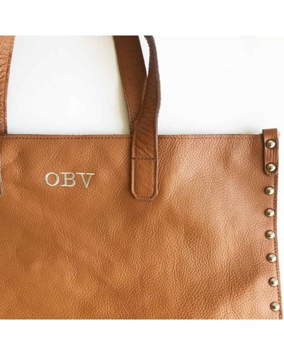 Bolso shopper de piel con tachuelas camel