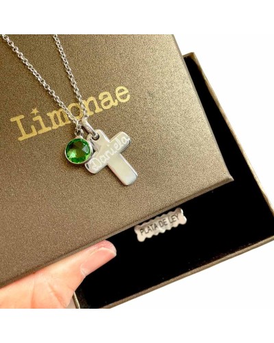 Cruz de plata con alas