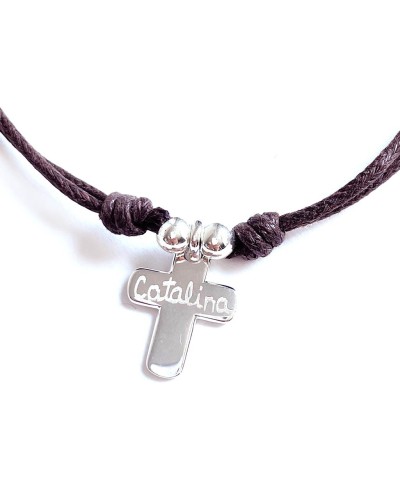 Cruz de plata con nombre grabado