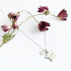 Collar con estrella grabada para Primera Comunión