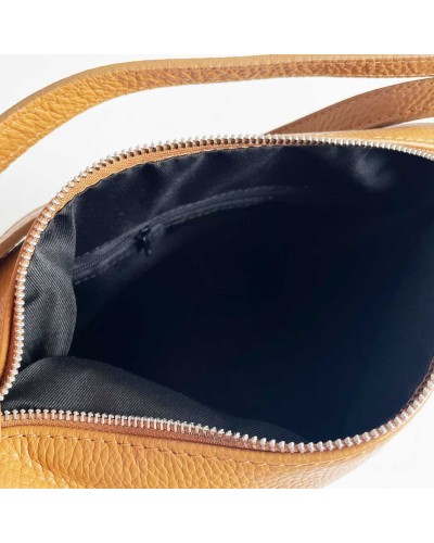 Bolso mochila de piel con iniciales