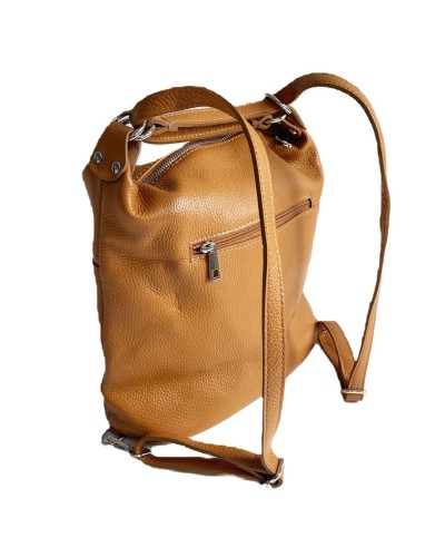 Bolso mochila de piel con iniciales