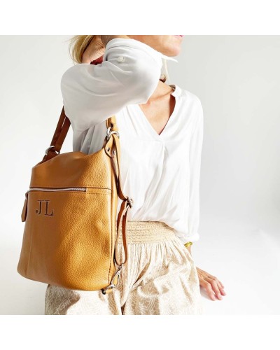 Bolso mochila de piel con iniciales
