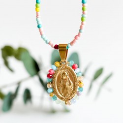 6 detalles para invitados Collares piedras colores con medalla