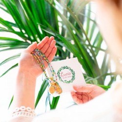 6 detalles para invitados Collares piedras colores con medalla