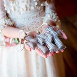 6 cruces de tela para invitados de Primera Comunión