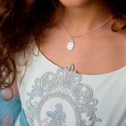 Medalla de plata personalizada con virgen niña
