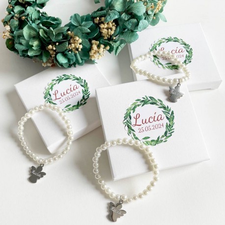 Pulseras de perlas con medalla y angel para invitados