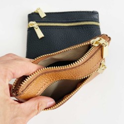 Bolso shopper de piel con tachuelas camel
