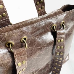 Bolso Shopper con tachuelas e iniciales