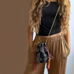 Bolso fiesta bombonera negra con flecos de colores