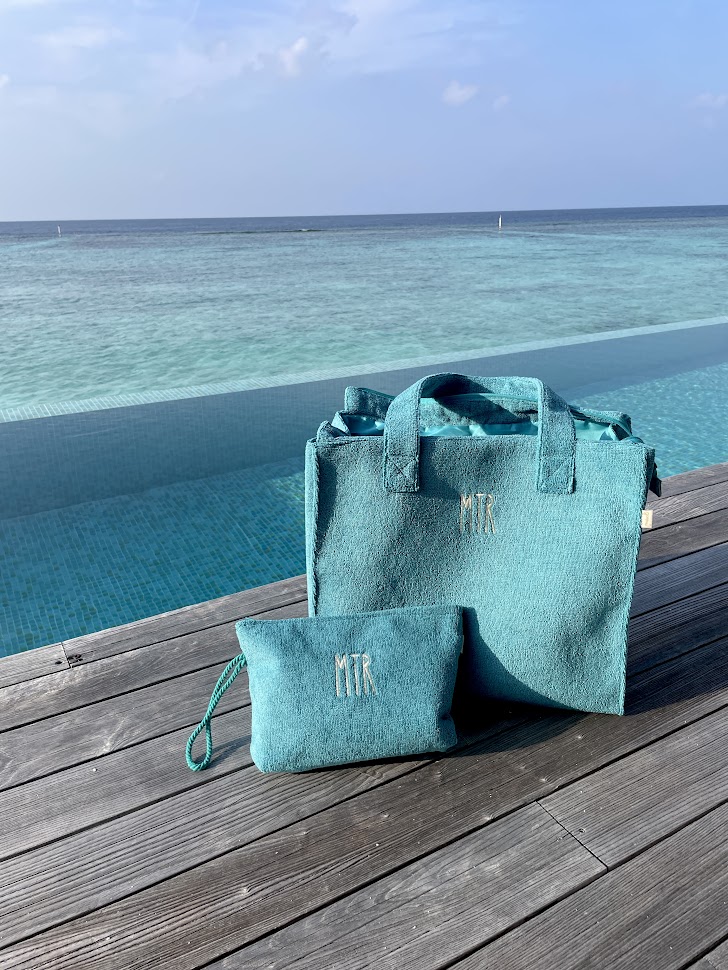 Bolsa de toalla Niza con neceser incluido